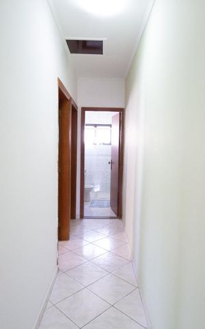Casa à venda com 272m², 3 quartos e 5 vagas Casa à venda com 272m², 3 quartos e 5 vagasCorredor