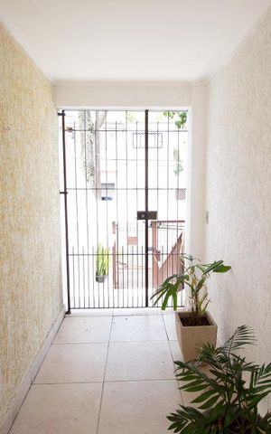 Casa à venda com 272m², 3 quartos e 5 vagas Casa à venda com 272m², 3 quartos e 5 vagasHall