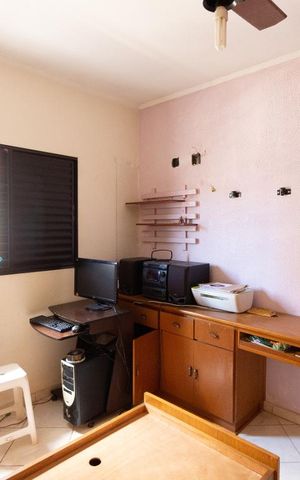 Casa à venda com 272m², 3 quartos e 5 vagas Casa à venda com 272m², 3 quartos e 5 vagasQuarto