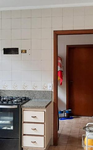 Casa à venda com 250m², 3 quartos e 4 vagas Casa à venda com 250m², 3 quartos e 4 vagasCozinha