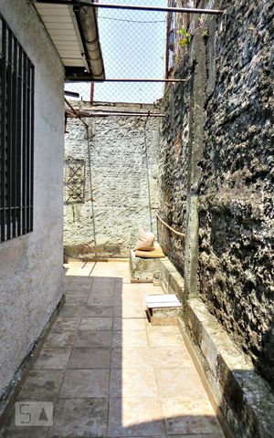 Casa à venda com 100m², 2 quartos e sem vagaQuintal