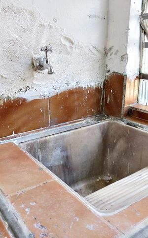 Casa à venda com 100m², 2 quartos e sem vagaLavanderia (Torneira)