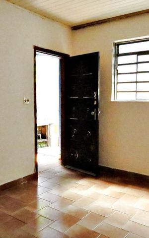 Casa à venda com 100m², 2 quartos e sem vagaSala