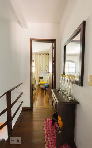 Casa à venda com 280m², 4 quartos e 6 vagasCorredor (2º andar)