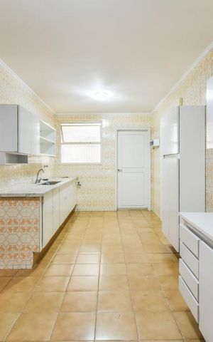 Apartamento para alugar com 179m², 3 quartos e 2 vagas Apartamento para alugar com 179m², 3 quartos e 2 vagasCozinha