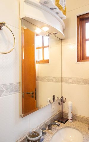 Casa à venda com 270m², 5 quartos e 4 vagasBanheiro 2