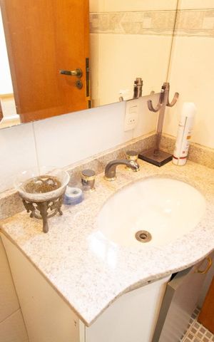 Casa à venda com 270m², 5 quartos e 4 vagasBanheiro 2