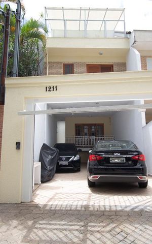 Casa à venda com 270m², 5 quartos e 4 vagasFachada