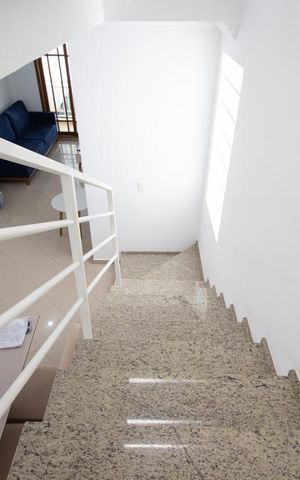Casa à venda com 270m², 5 quartos e 4 vagasEscada