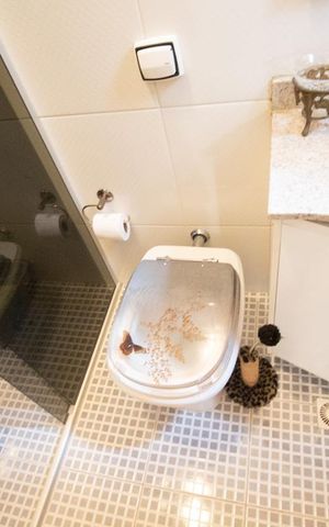 Casa à venda com 270m², 5 quartos e 4 vagasBanheiro 2