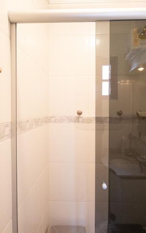 Casa à venda com 270m², 5 quartos e 4 vagasBanheiro 2