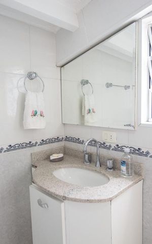 Casa à venda com 270m², 5 quartos e 4 vagasBanheiro 4