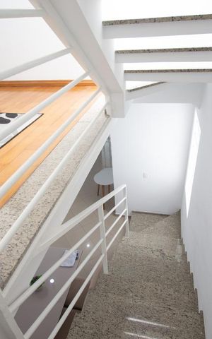 Casa à venda com 270m², 5 quartos e 4 vagasEscada
