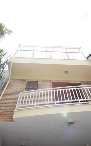 Casa à venda com 270m², 5 quartos e 4 vagasCasa