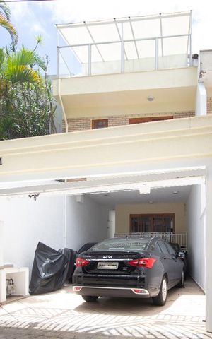 Casa à venda com 270m², 5 quartos e 4 vagasFachada