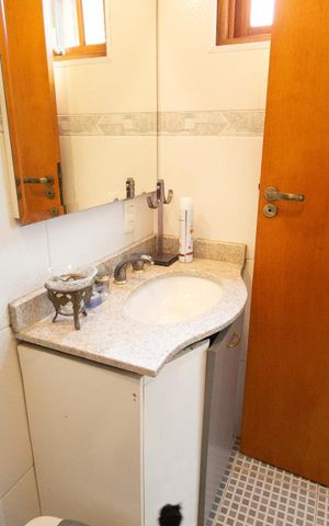 Casa à venda com 270m², 5 quartos e 4 vagasBanheiro 2