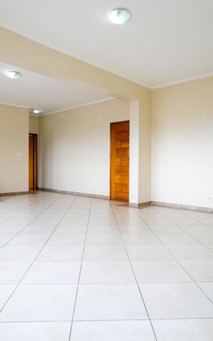 Casa à venda com 230m², 3 quartos e 8 vagas Casa à venda com 230m², 3 quartos e 8 vagasSala