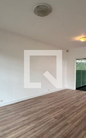 Casa para alugar com 250m², 5 quartos e 2 vagas Casa para alugar com 250m², 5 quartos e 2 vagasSala