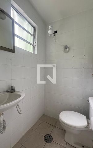 Casa para alugar com 250m², 5 quartos e 2 vagas Casa para alugar com 250m², 5 quartos e 2 vagasBanheiro de Serviço