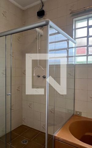 Casa para alugar com 250m², 5 quartos e 2 vagas Casa para alugar com 250m², 5 quartos e 2 vagasBanheiro 1