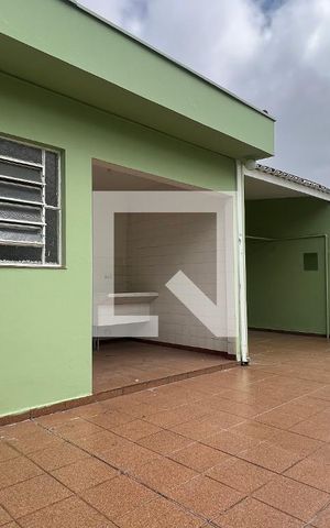 Casa para alugar com 250m², 5 quartos e 2 vagas Casa para alugar com 250m², 5 quartos e 2 vagasÁrea de Serviço