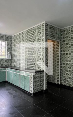 Casa para alugar com 250m², 5 quartos e 2 vagas Casa para alugar com 250m², 5 quartos e 2 vagasCozinha