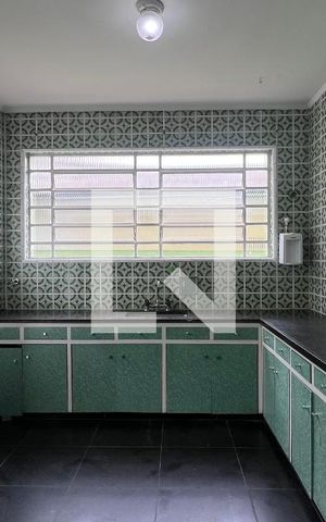 Casa para alugar com 250m², 5 quartos e 2 vagas Casa para alugar com 250m², 5 quartos e 2 vagasCozinha
