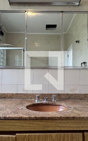 Casa para alugar com 250m², 5 quartos e 2 vagas Casa para alugar com 250m², 5 quartos e 2 vagasBanheiro 1