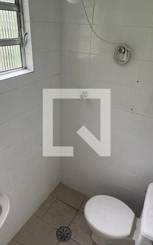 Casa para alugar com 250m², 5 quartos e 2 vagas Casa para alugar com 250m², 5 quartos e 2 vagasBanheiro de Serviço