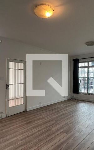 Casa para alugar com 250m², 5 quartos e 2 vagas Casa para alugar com 250m², 5 quartos e 2 vagasSala