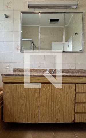 Casa para alugar com 250m², 5 quartos e 2 vagas Casa para alugar com 250m², 5 quartos e 2 vagasBanheiro 1