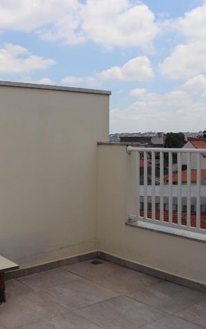Casa à venda com 402m², 4 quartos e 6 vagasVaranda da Suíte 2