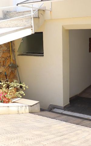 Casa à venda com 402m², 4 quartos e 6 vagasGaragem