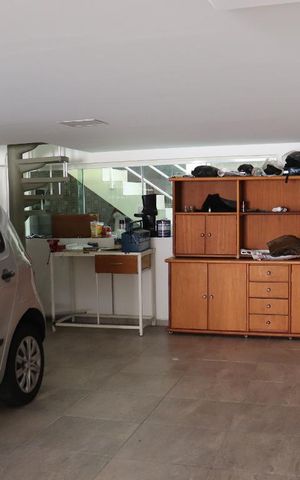 Casa à venda com 402m², 4 quartos e 6 vagasGaragem