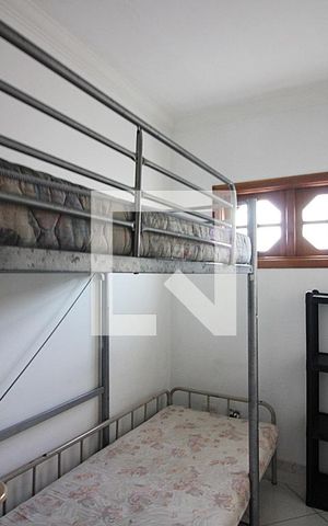 Casa à venda com 330m², 8 quartos e 5 vagasQuarto 2