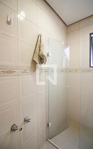 Casa à venda com 330m², 8 quartos e 5 vagasBanheiro da Suíte