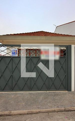 Casa à venda com 330m², 8 quartos e 5 vagasFachada