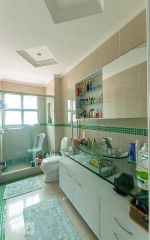 Apartamento à venda com 278m², 6 quartos e 2 vagas Apartamento à venda com 278m², 6 quartos e 2 vagasBanheiro da Suíte