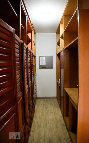 Casa à venda com 250m², 4 quartos e 1 vaga Casa à venda com 250m², 4 quartos e 1 vagaCloset da suíte