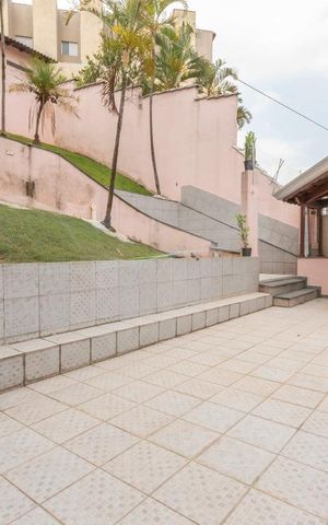 Casa para alugar com 452m², 3 quartos e 6 vagasQuintal