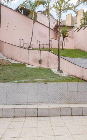 Casa para alugar com 452m², 3 quartos e 6 vagasQuintal