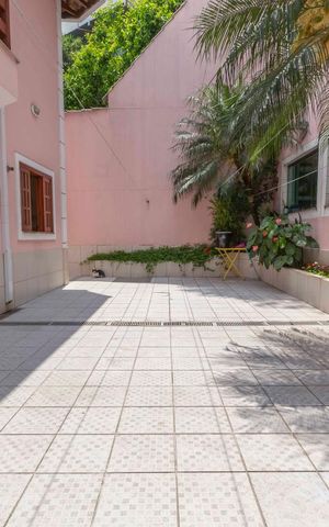 Casa para alugar com 452m², 3 quartos e 6 vagasQuintal