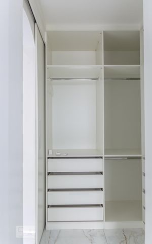 Apartamento à venda com 300m², 3 quartos e 4 vagasCloset da suíte 2