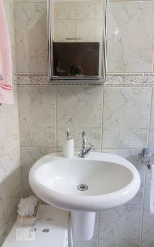 Casa para alugar com 260m², 4 quartos e 2 vagasBanheiro