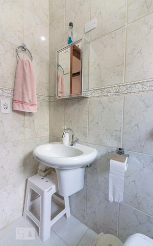 Casa para alugar com 260m², 4 quartos e 2 vagasBanheiro