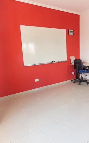 Casa para alugar com 260m², 4 quartos e 2 vagasEscritório