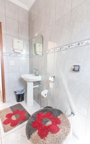 Casa para alugar com 260m², 4 quartos e 2 vagasBanheiro