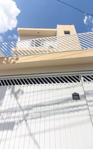 Casa para alugar com 260m², 4 quartos e 2 vagasFachada