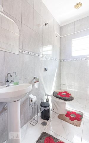 Casa para alugar com 260m², 4 quartos e 2 vagasBanheiro