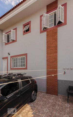 Casa à venda com 93m², 2 quartos e 3 vagas Casa à venda com 93m², 2 quartos e 3 vagasGaragem